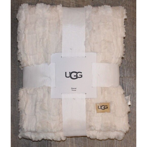 NWT UGG FAUX FUR PLUSH SHERPA LINED THROW SNOW WHITE 50 X‎ 70 - Picture 1 of 4